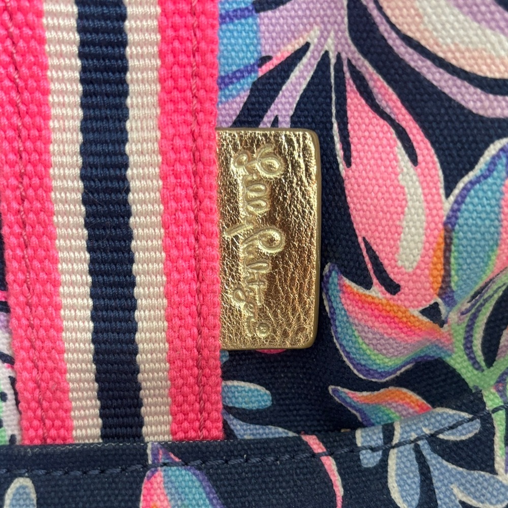 Lilly Pulitzer Mini Mercato Tote- Oyster Bay Navy You’ve Been Spotted - Picture 2 of 4